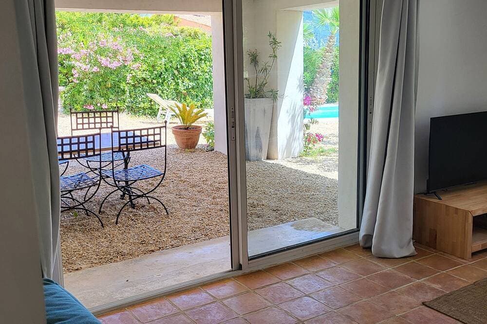 Foto 13 von 15: Superbe rez de Villa Avec Piscine Privée Entre Plage du Bestouan et Calanques