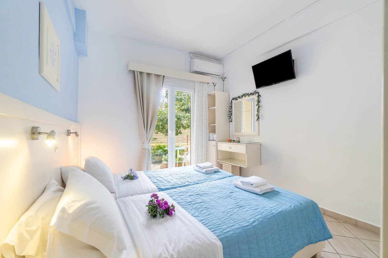 Foto 2 von 21: Einzimmerapartment 'Angelina 1' mit Bergblick, WLAN und Klimaanlage