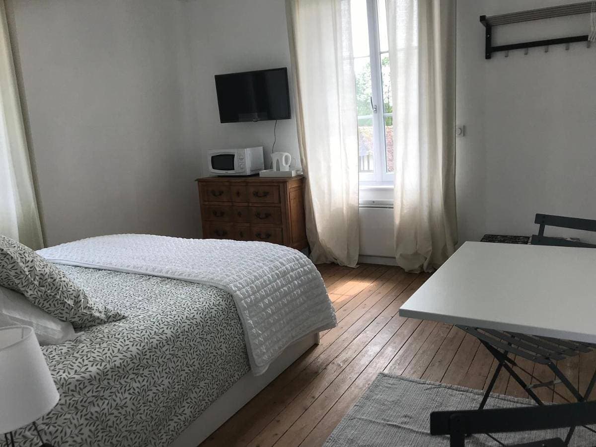 Chambre du Haras Cour Lozey 1