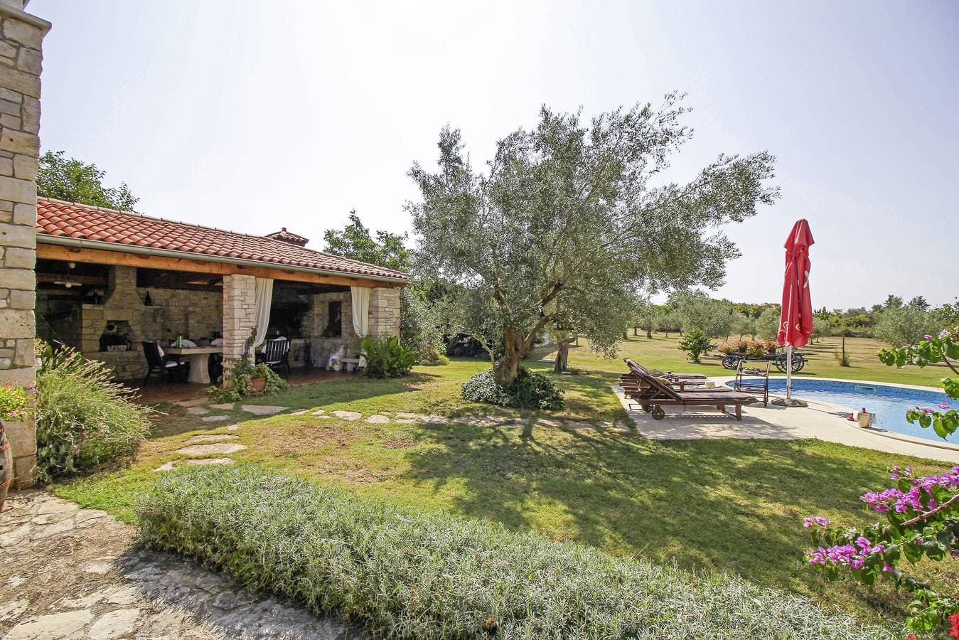 Foto 5 von 28: Ferienhaus Šalvela * 11000 m2 Grundstück, Garten, privater Pool, WLAN