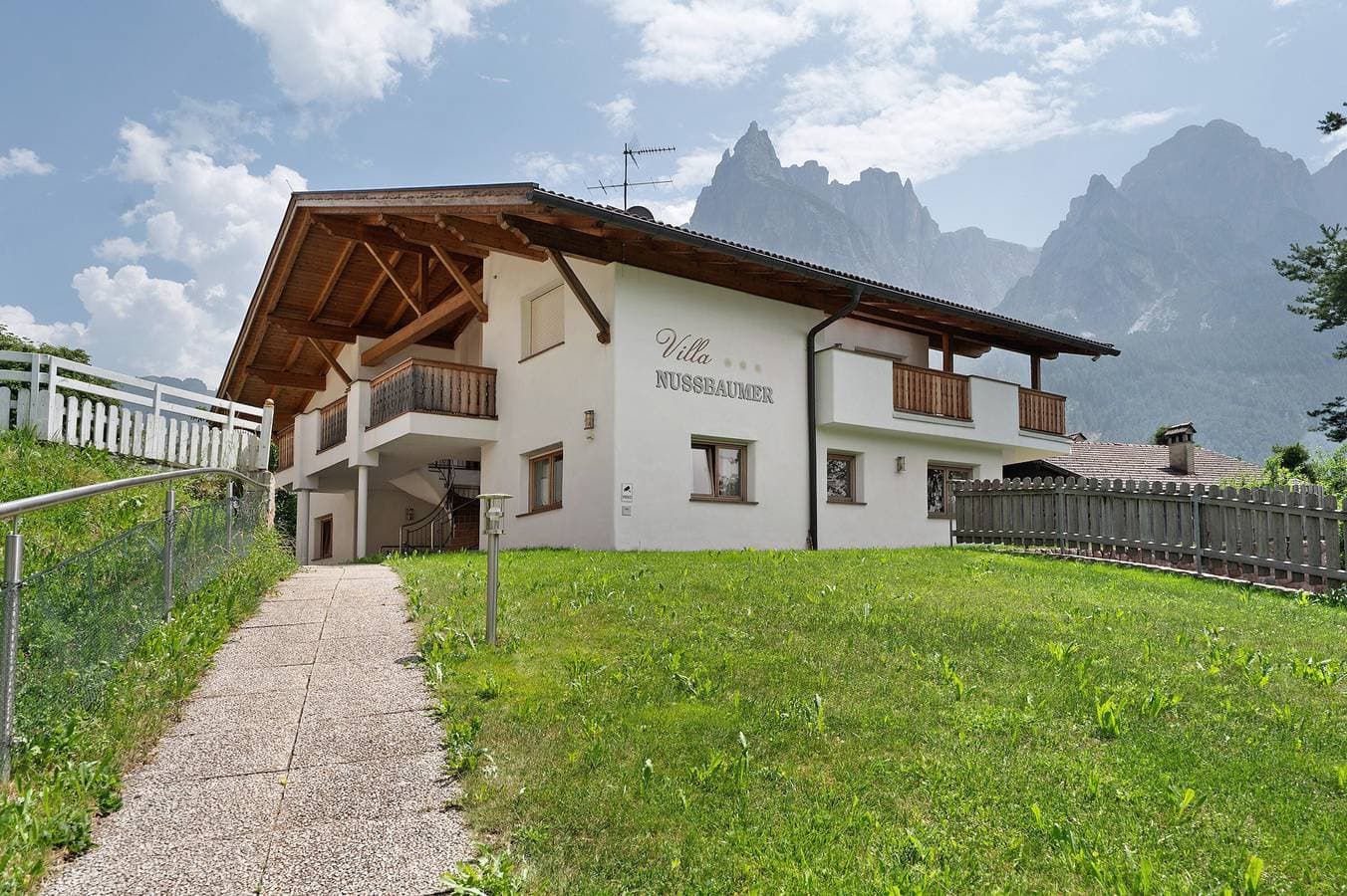 Foto 2 von 30: Ferienwohnung 'Villa Nussbaumer B' mit Bergblick, privater Terrasse und Wi-Fi