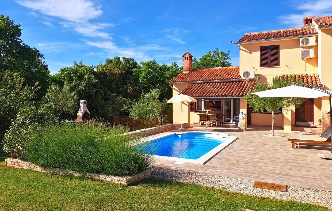 Moderne 2-Zimmer-Wohnung mit Pool und Terrasse in der Nähe des Stadtzentrums von Manjadvorci 1