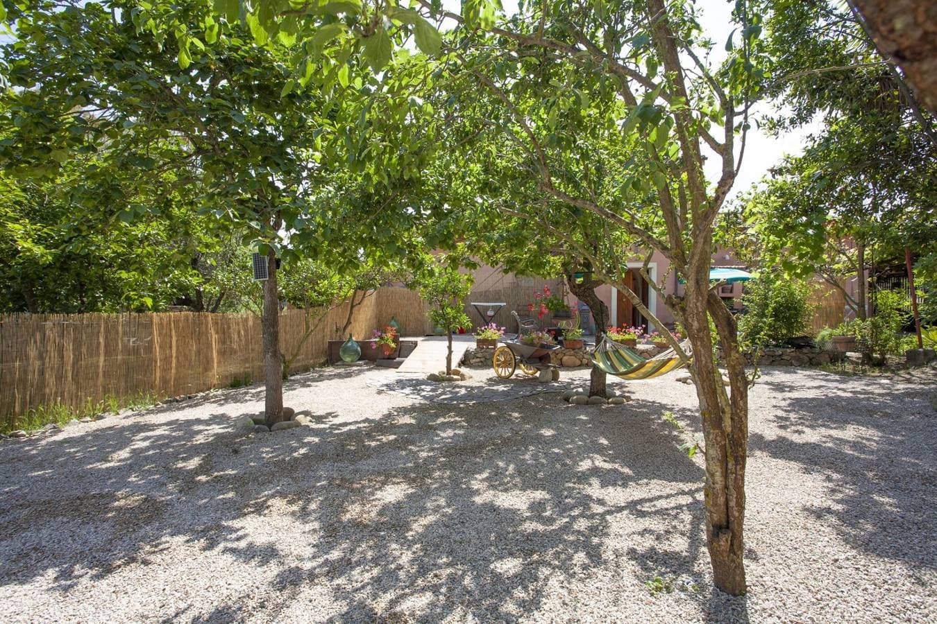 Foto 7 von 24: Ferienwohnung für 3 Personen mit Garten