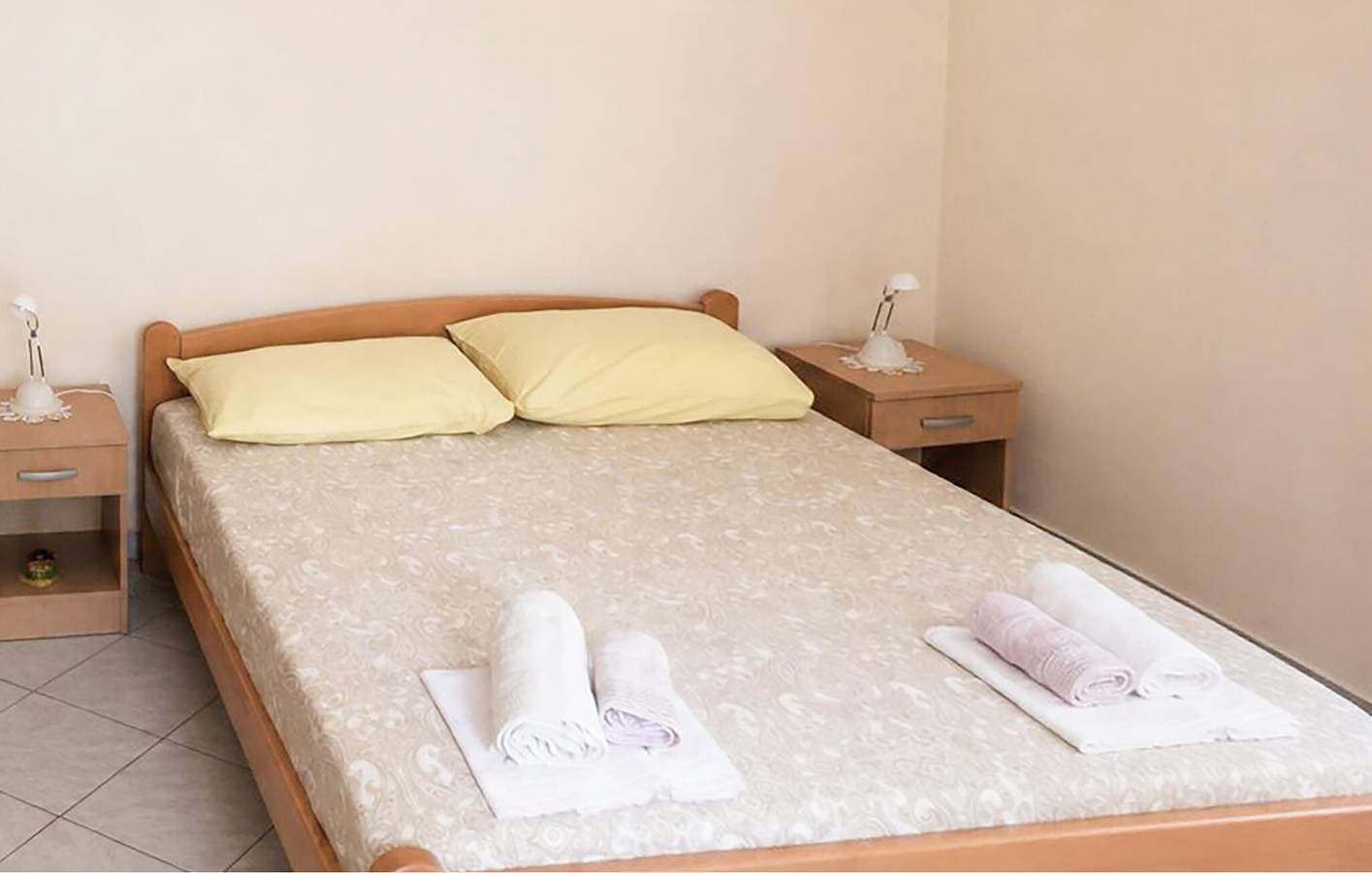 Foto 12 von 23: Gemütliche 300 m zum Strand: Klimatisierte Wohnung mit Terrasse und Parkplatz