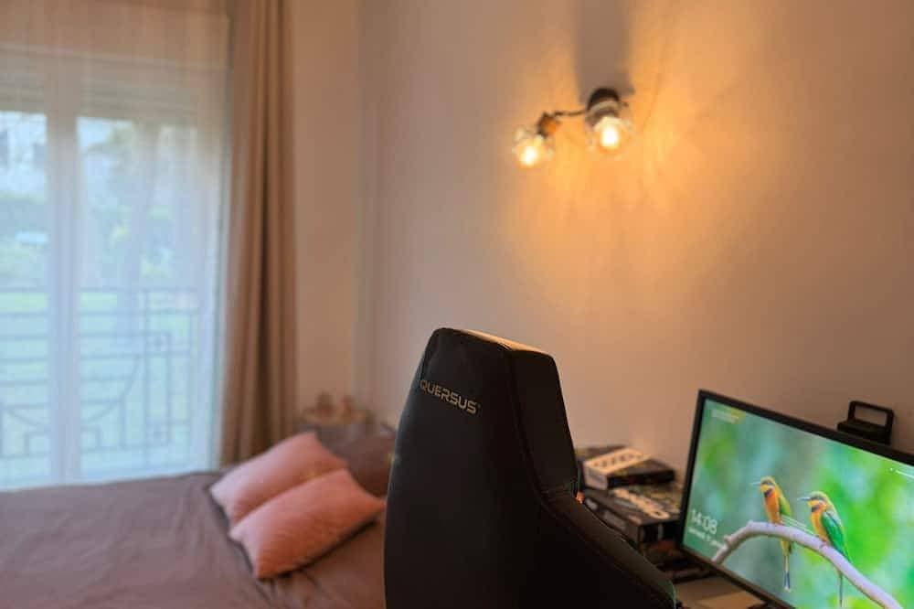 Foto 2 von 24: Cosy apartment near Paris (10 min Eiffel Tower and Champs Elysées)