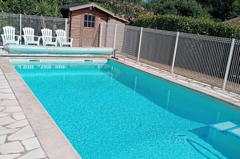 Quiet apartment with pool 1