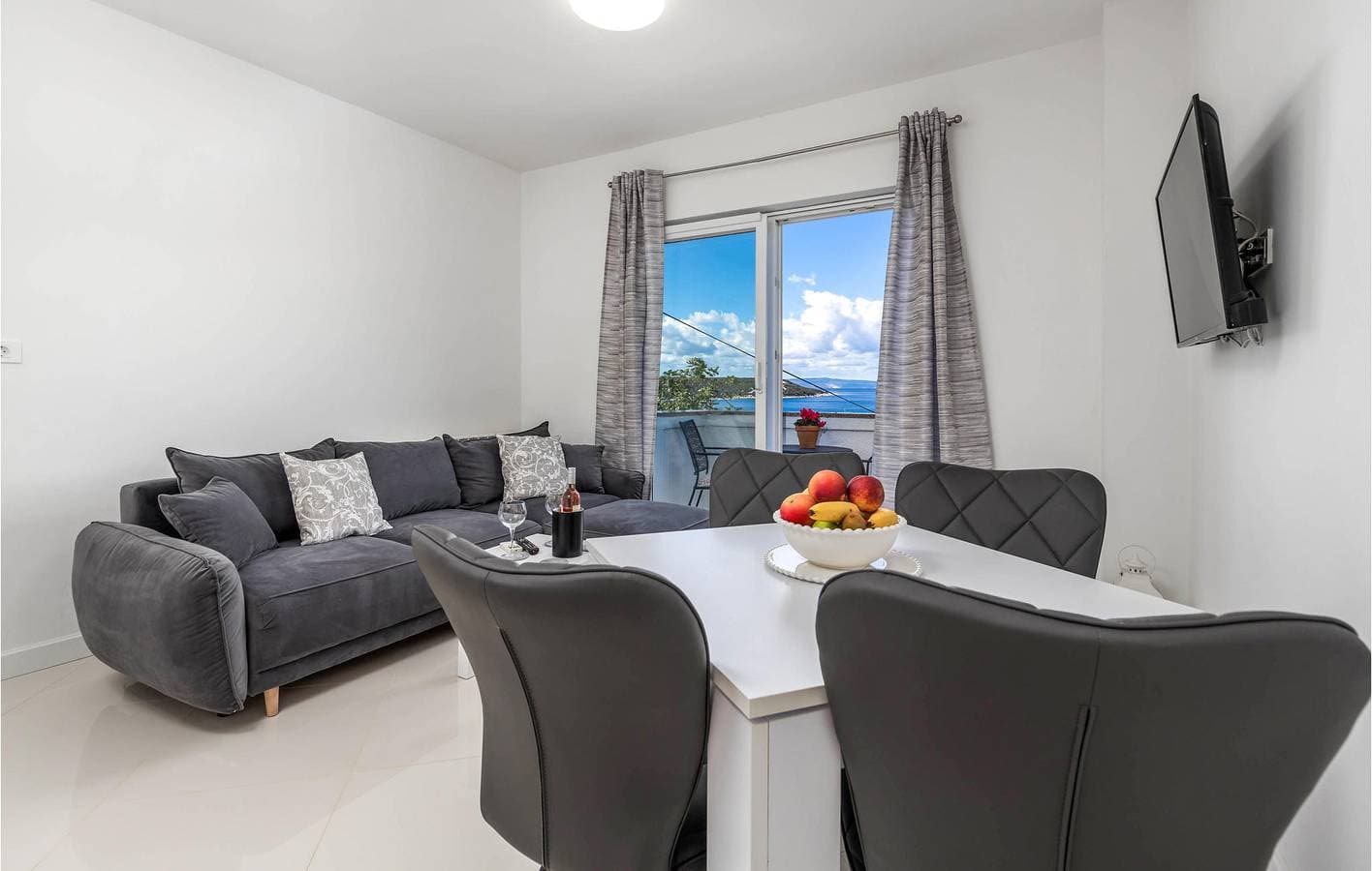 Foto 7 von 31: Gemütliche Ferienwohnung mit Meerblick und Terrasse, in der Nähe von Skipper Pizza