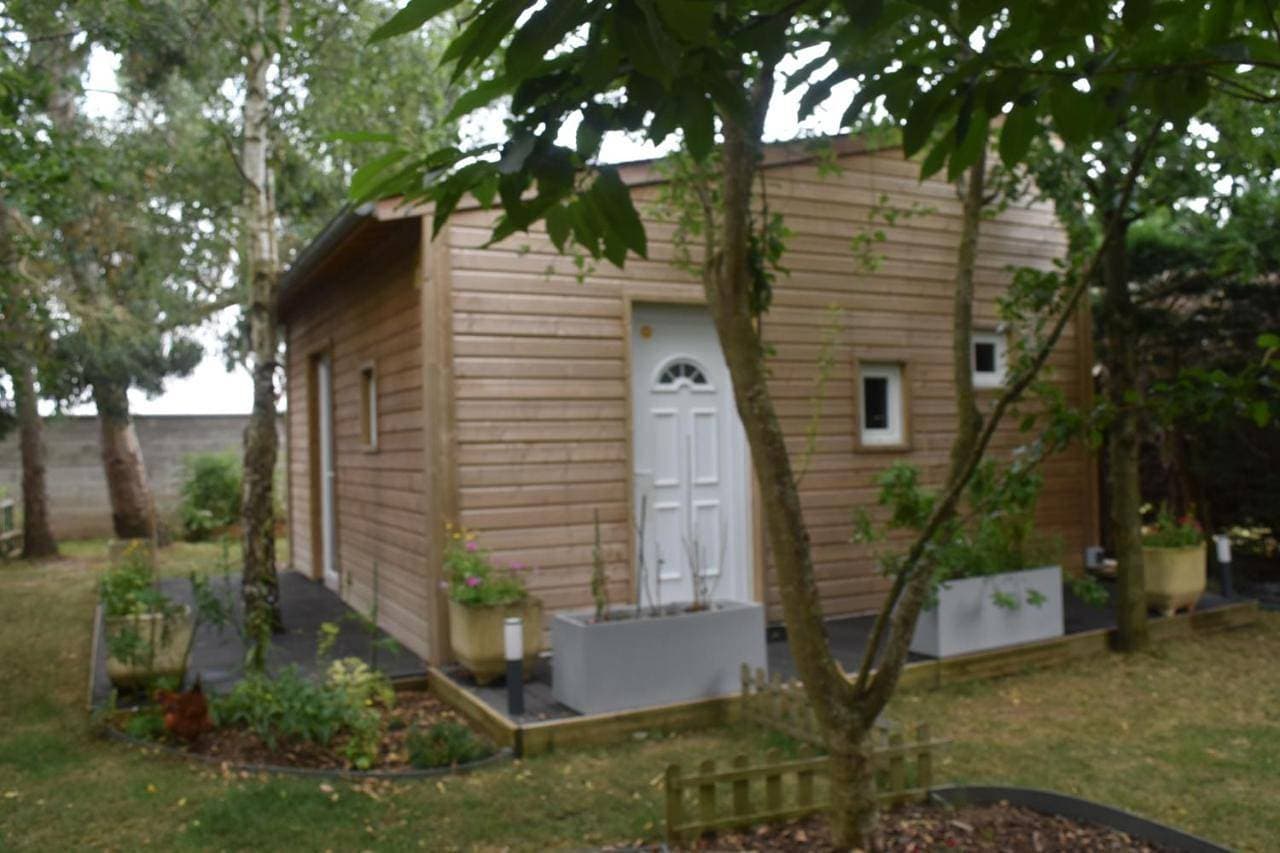 Petite maison dans le jardin 1