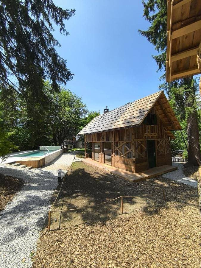 Foto 4 von 32: Tree House with Wooden Tub