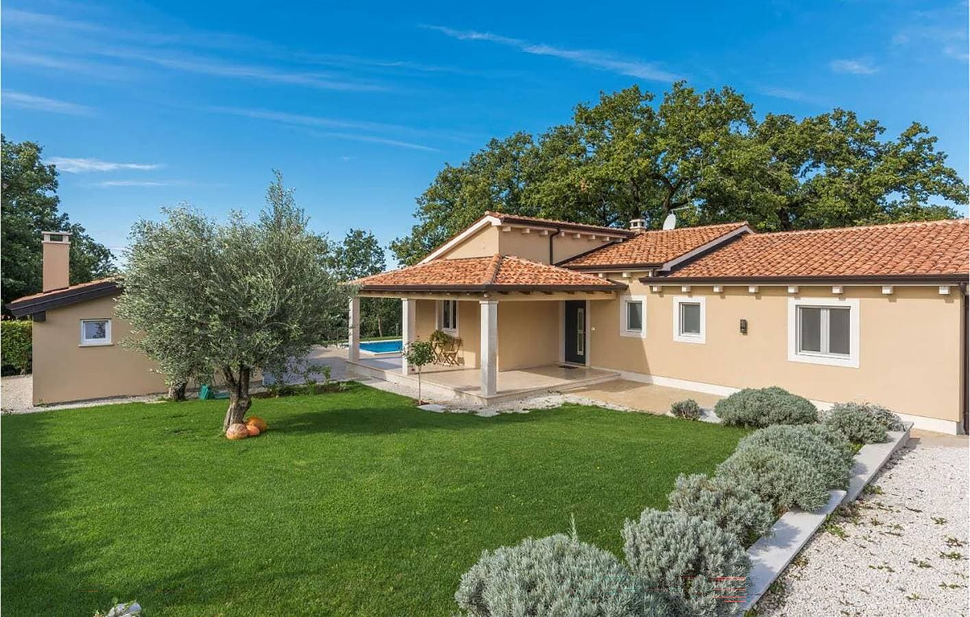 Modernes Apartment mit 2 Schlafzimmern, Pool und Terrasse in der Nähe des Stadtzentrums von Jakovici 1