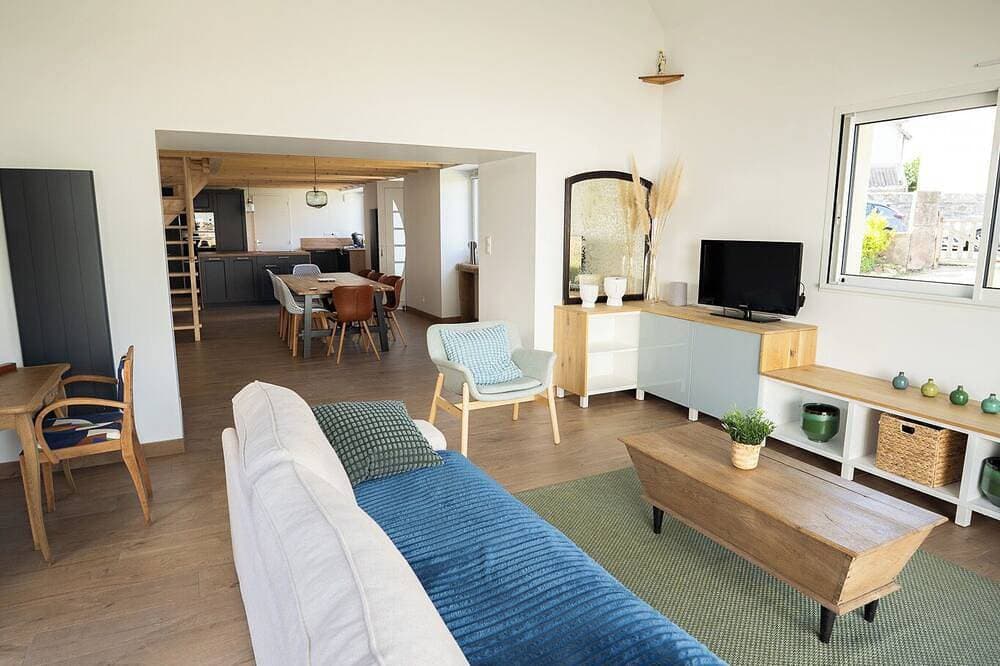 Foto 13 von 30: Authentic, bright farmhouse—200 meters from the beach, the Gr34 trail, and town