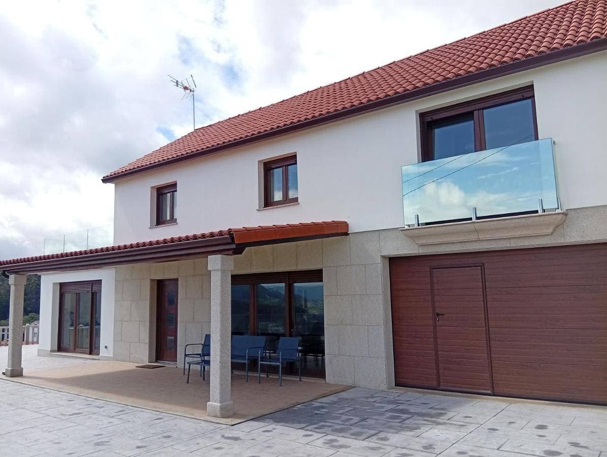 Foto 4 von 29: Three-Bedroom House