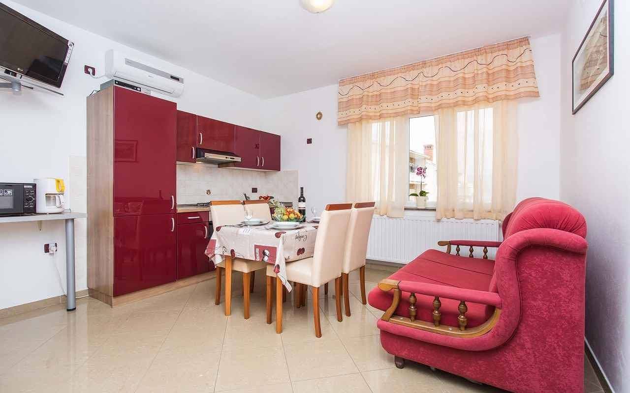 Foto 12 von 31: Ferienwohnung mit Klimananlage und Terrasse