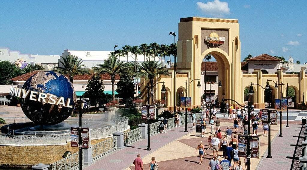 Foto 2 von 32: Minutes to Universal Studios & City Walk! Pool, Free Parking & Breakfast!