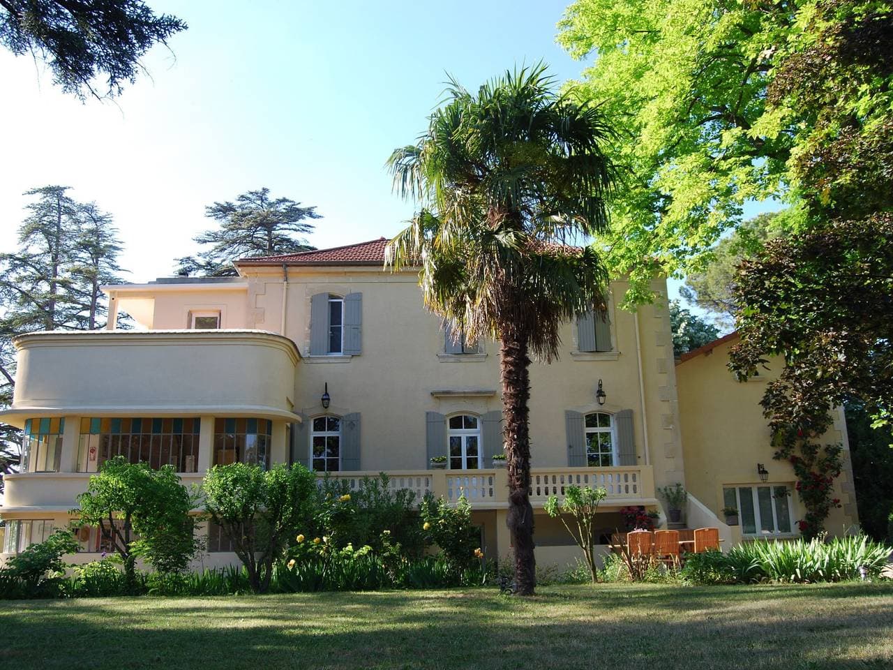 Schönes Landhaus in Valréas mit Swimmingpool 1
