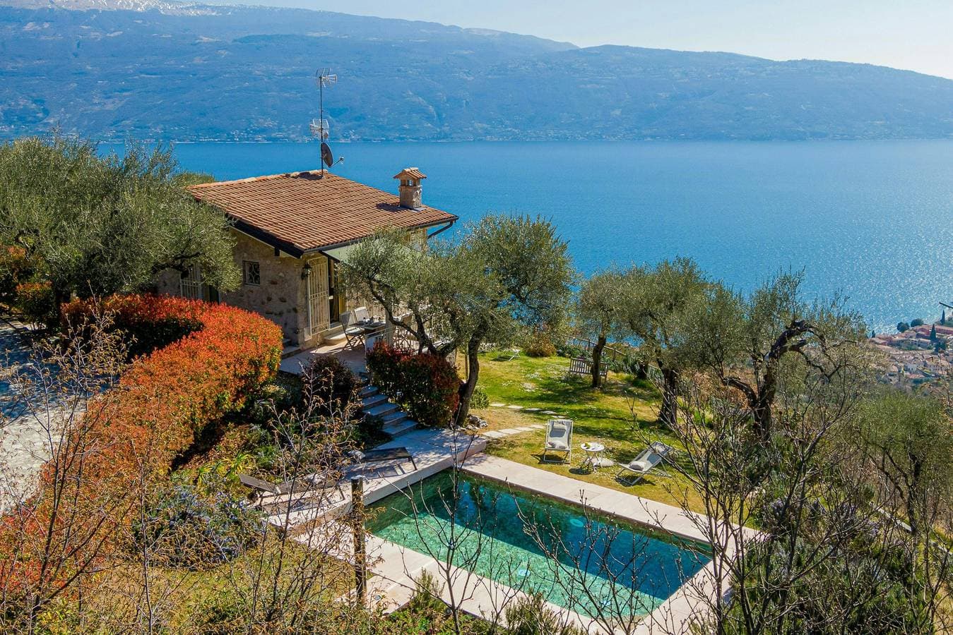 Foto 2 von 27: FeWo mit Pool und Gardaseeblick in Posere