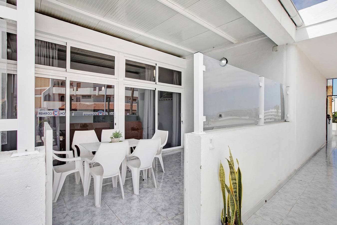 Foto 3 von 27: Ferienwohnung 'Apartamento Costa Adeje' mit privater Terrasse, WLAN und Klimaanlage