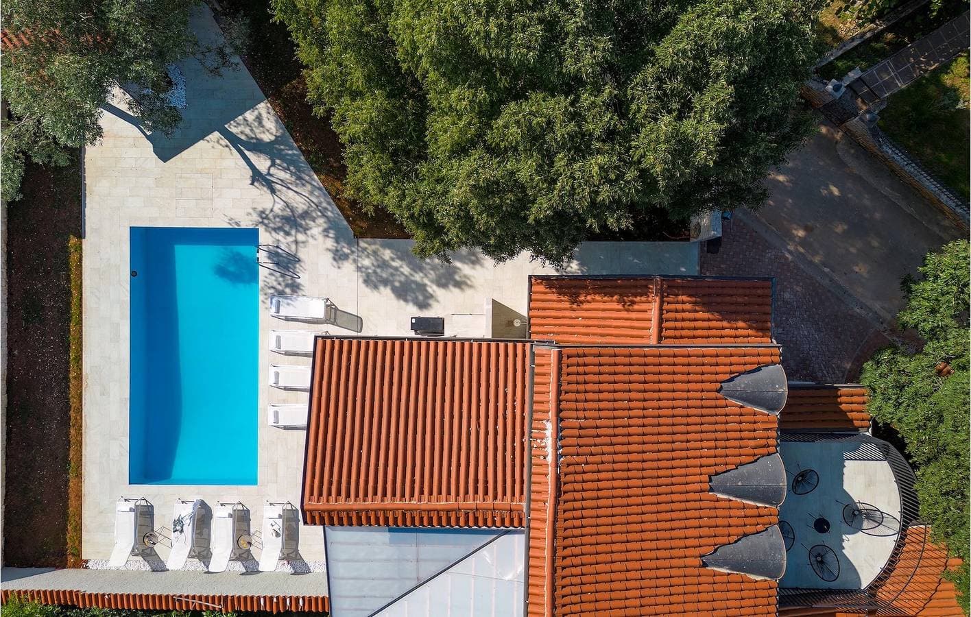 Foto 9 von 37: Geräumige 2-Zimmer-Wohnung mit Pool, WLAN und Parkplatz in der Nähe von Brtonigla