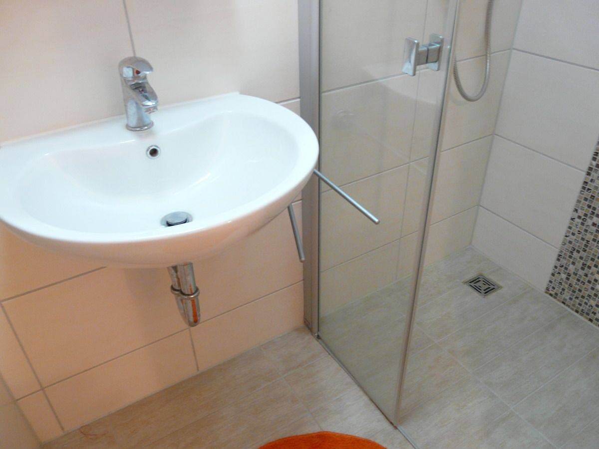 Foto 8 von 11: Ferienwohnung mit Seeblick in Lychen – Komfort auf eingezäuntem Grundstück