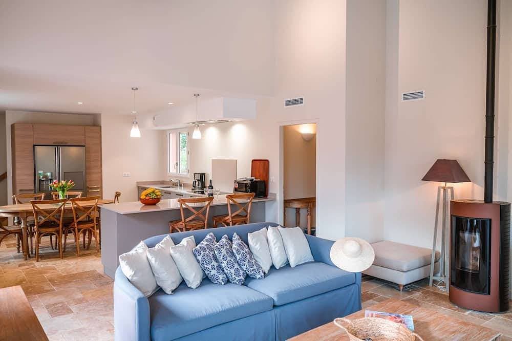 Foto 11 von 28: Luxus 3 Schlafzimmer neue Villa mit eigenem Pool auf Schloss Estate