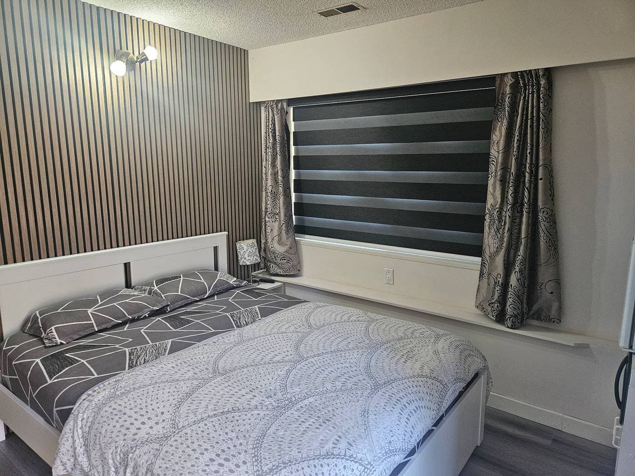 Foto 3 von 12: Gemütliches privates Zimmer mit angeschlossenem Waschraum Eigener Eingang Flexibler Check-In