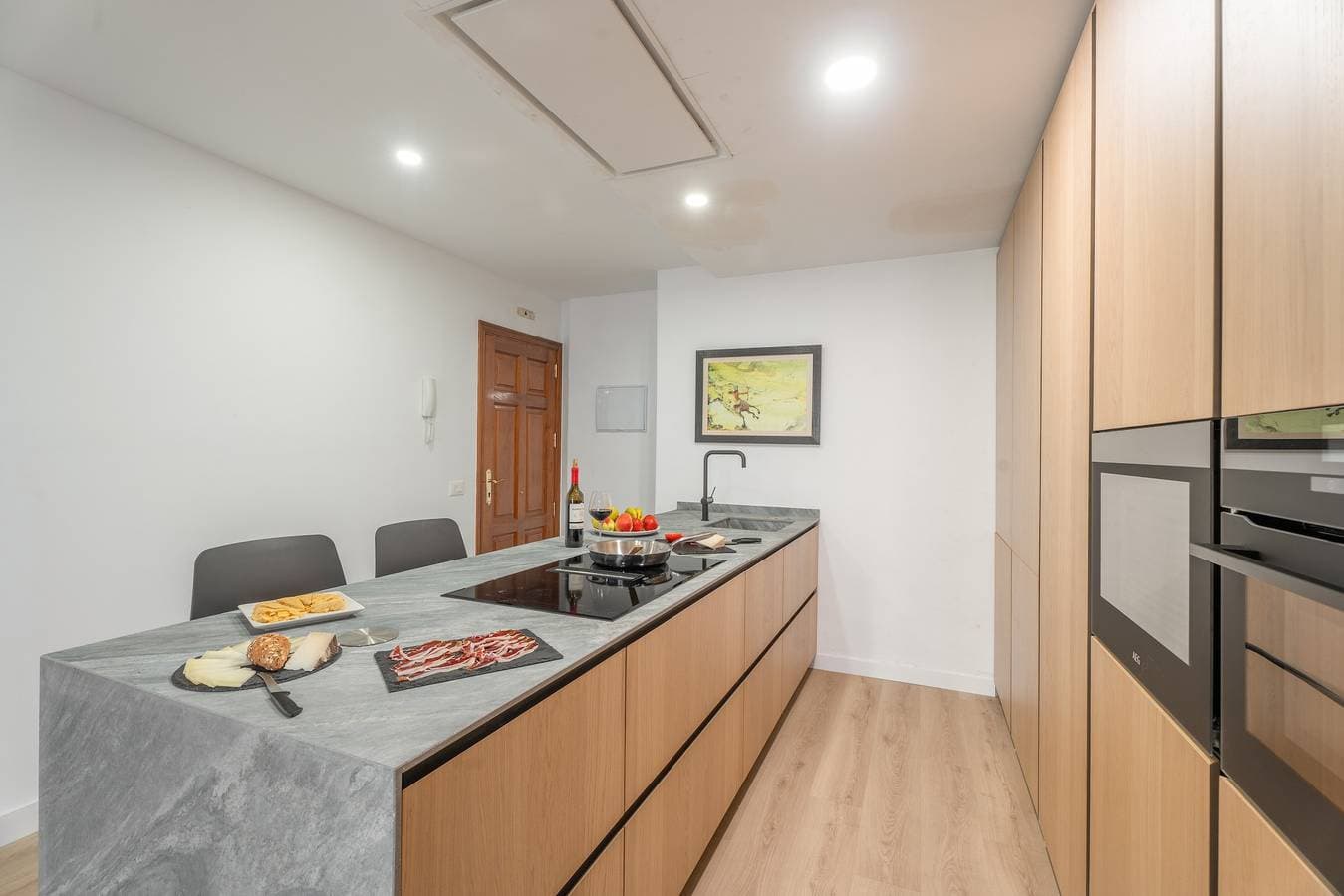 Foto 8 von 25: Ferienwohnung 'Apto 1B · Rincón Gourmet Alcalá' mit Balkon, WLAN & Klimaanlage