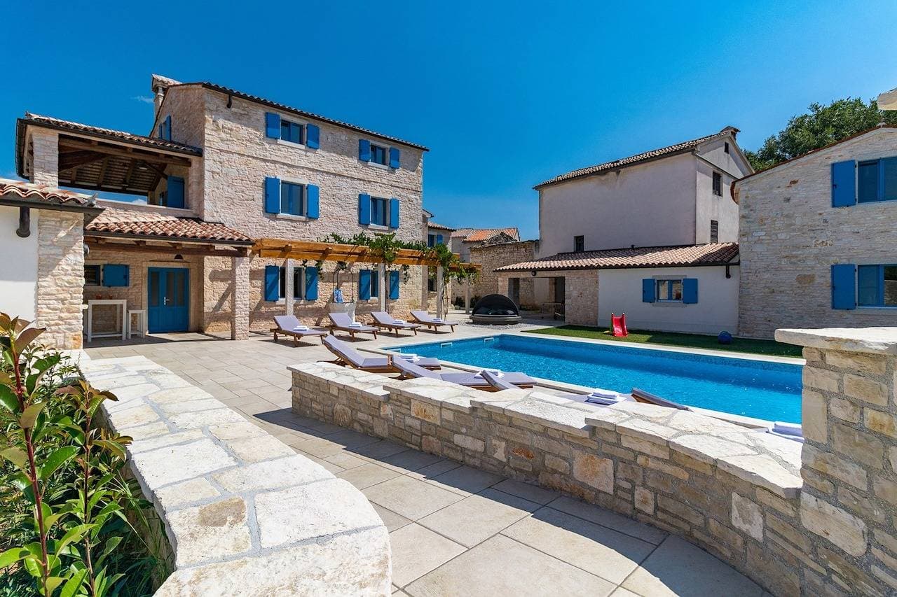 Foto 6 von 58: Herrliche und geräumige Villa mit Privatpool und großem Hof und Garten