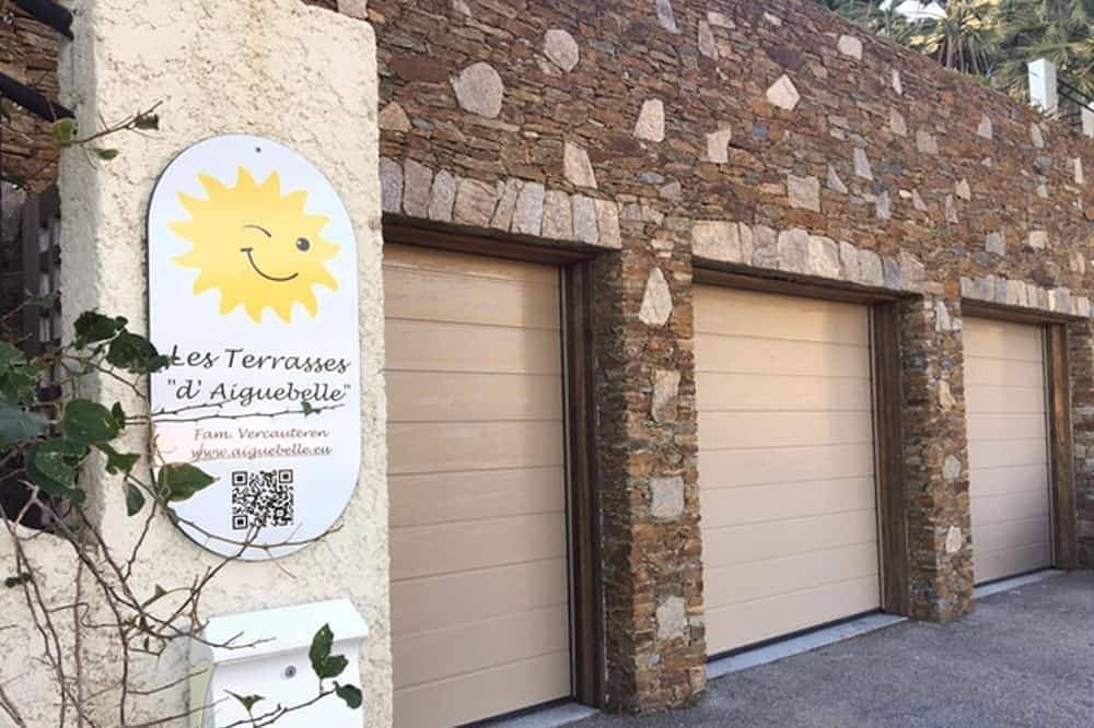 Foto 11 von 19: Le Lavandou-Aiguebelle-ocean view-sleeps 6-heated pool-beach 300 m away-garage-air conditioning