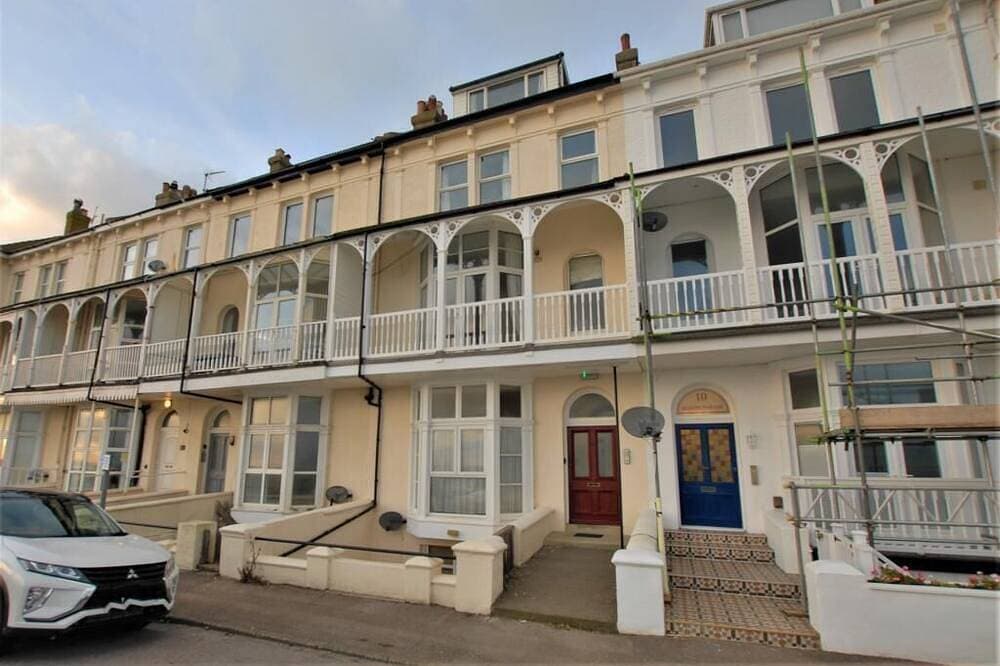 Foto 12 von 22: Stunning Sea Front Apartment
