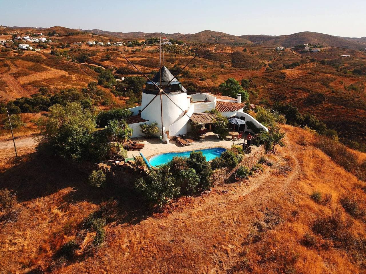 The Windmill, Estorninhos 1