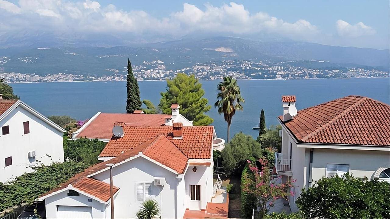 Charming Little House - Private Parking & Beach Nearby 1