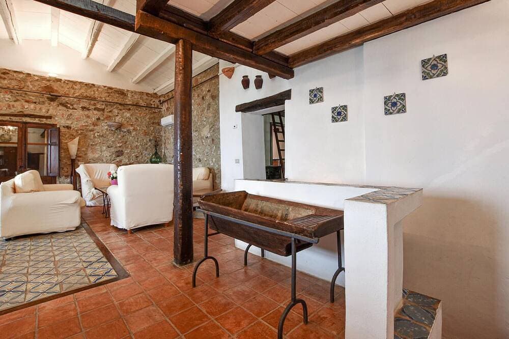 Foto 12 von 30: Beautiful home in Cefalù with private swimming pool, can be inside or outside