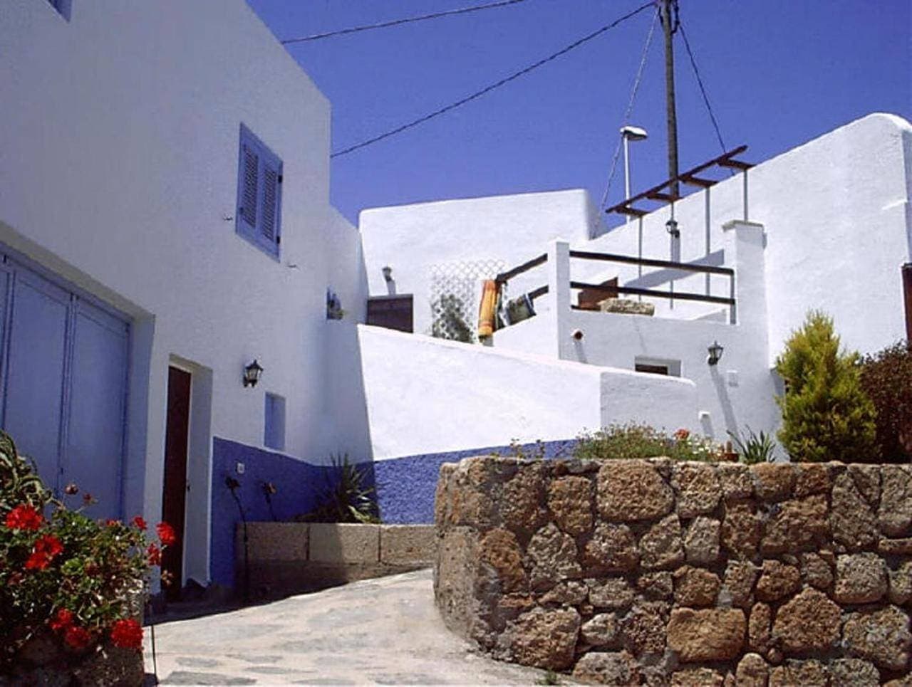 Foto 2 von 47: Two-Bedroom Cottage with Shared Terrace