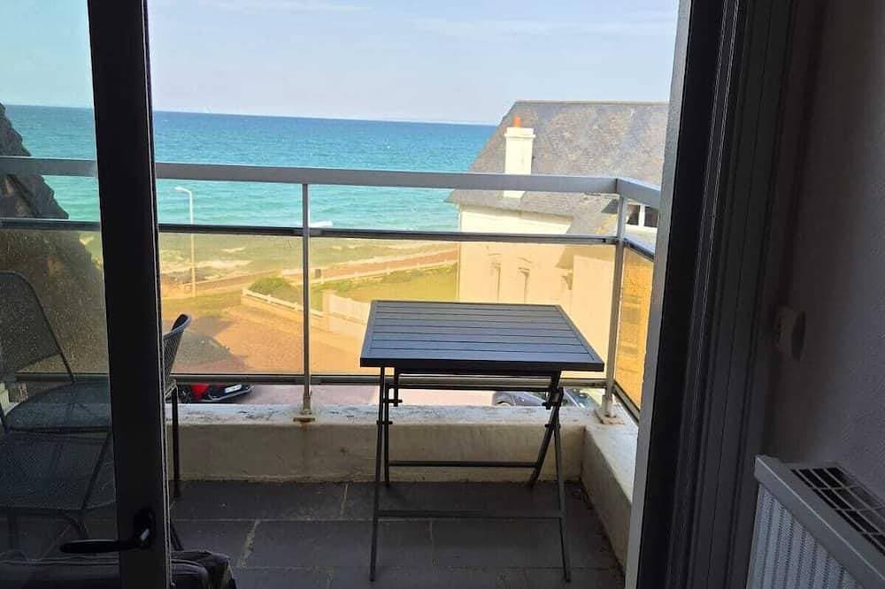 Large Beachfront Duplex For 6 People, 3 Bedrooms, 2 Bathrooms, Parking 1