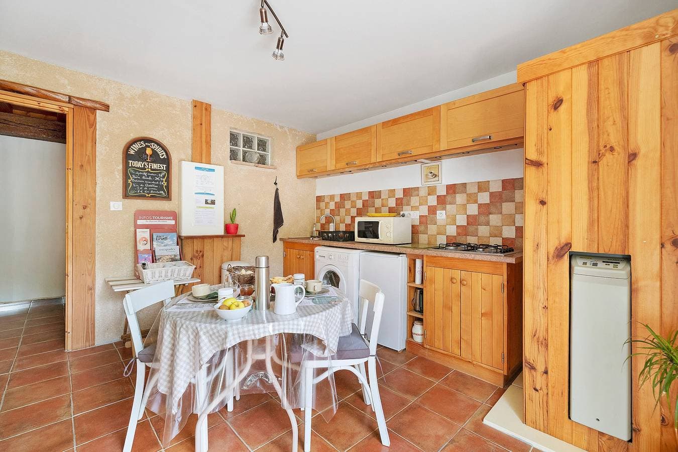 Foto 5 von 25: Gästezimmer Acacia mit gemeinsamer Terrasse und Garten
