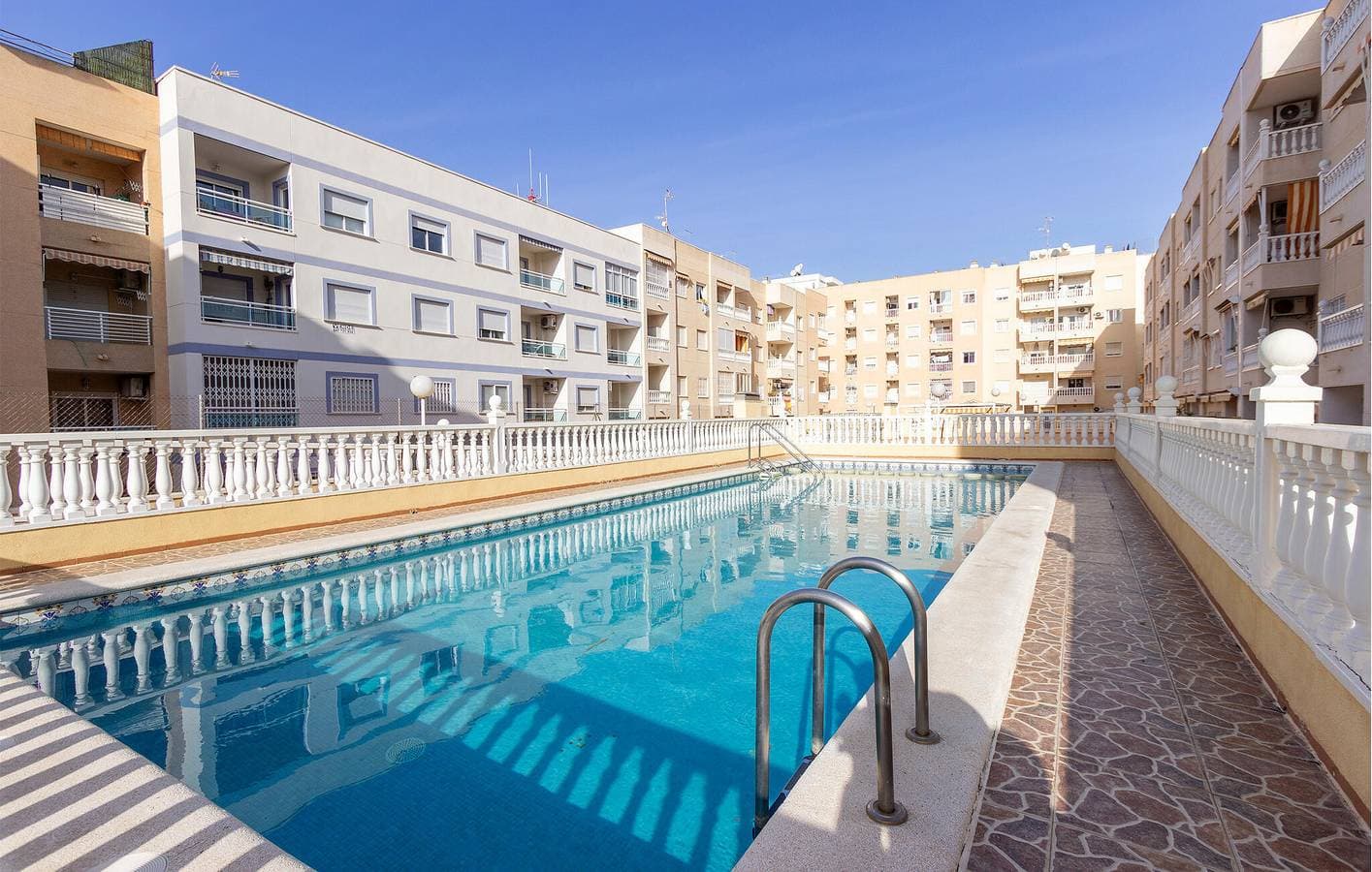 Foto 9 von 24: Gemütliches Apartment mit Pool, Terrasse und Meerblick