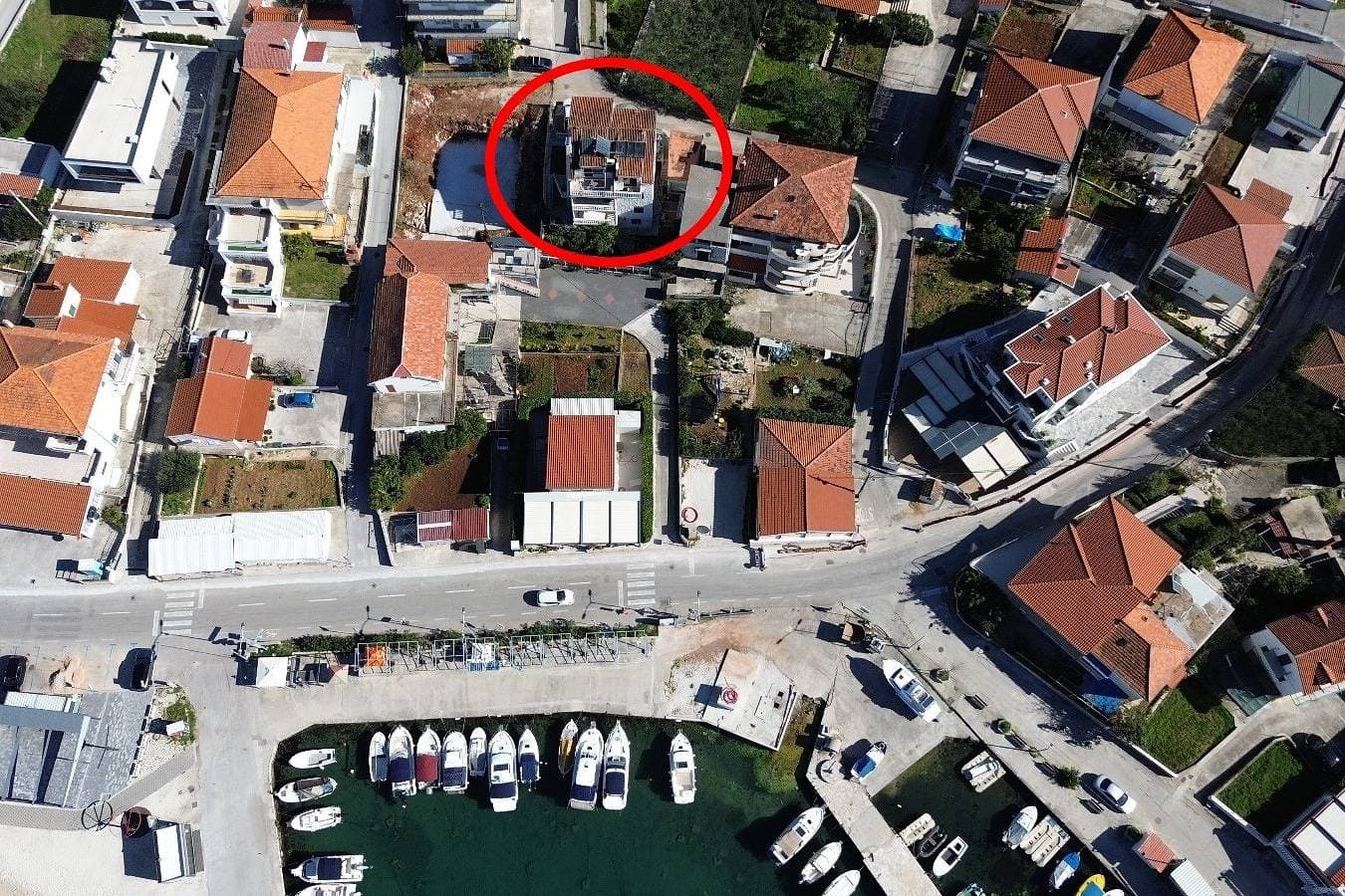 Foto 4 von 31: Studio Appartement mit Terrasse und Meerblick Okrug Gornji, Ciovo -a