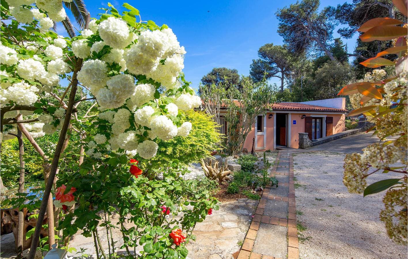 Foto 3 von 33: Gemütliche Ferienwohnung mit Terrasse, WLAN und Parkplatz in der Nähe des Strandes von Valdarke