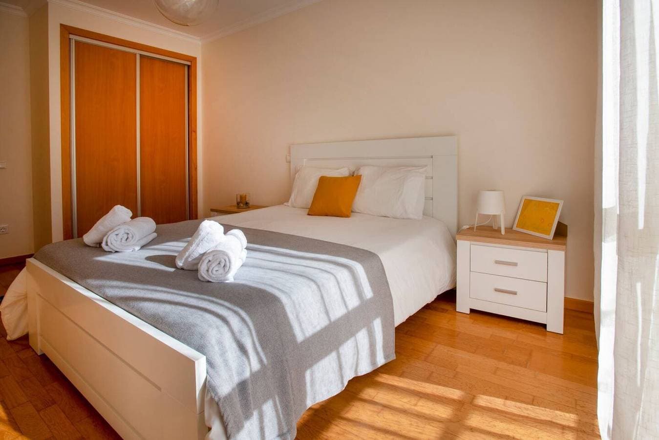 Foto 12 von 32: Ferienwohnung 'Borealis - Nazaré' mit Meerblick, Gemeinschaftsterrasse und WLAN
