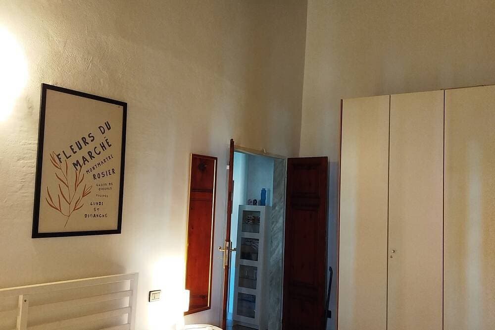 Foto 10 von 30: Typical Ligurian waterfront house in the center