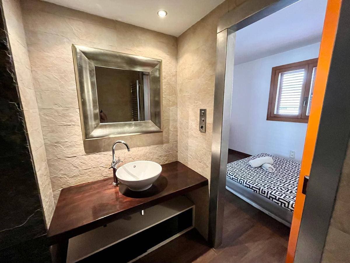 Foto 2 von 9: Double Room with Private Bathroom