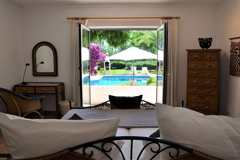 Foto 6 von 30: Lichtdurchflutete Villa im portugiesischen Stil mit grossem Pool