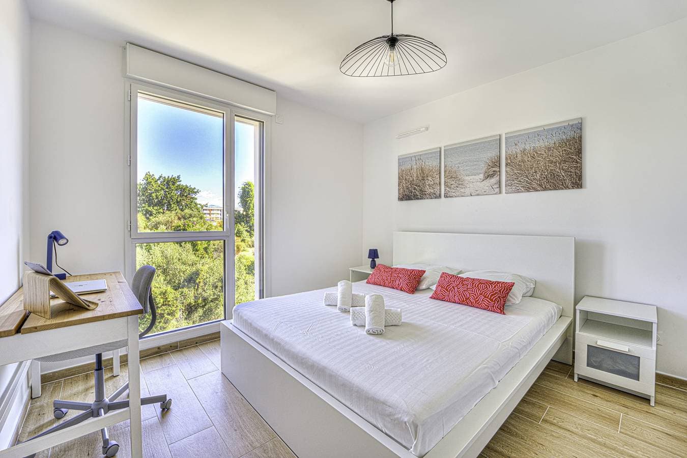 Foto 4 von 16: Appartement Fleuri, vue mer - Welkeys