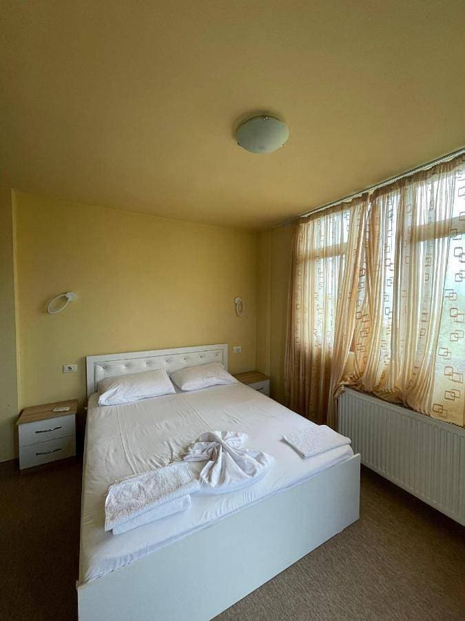 Foto 4 von 5: Family Room with Lake View