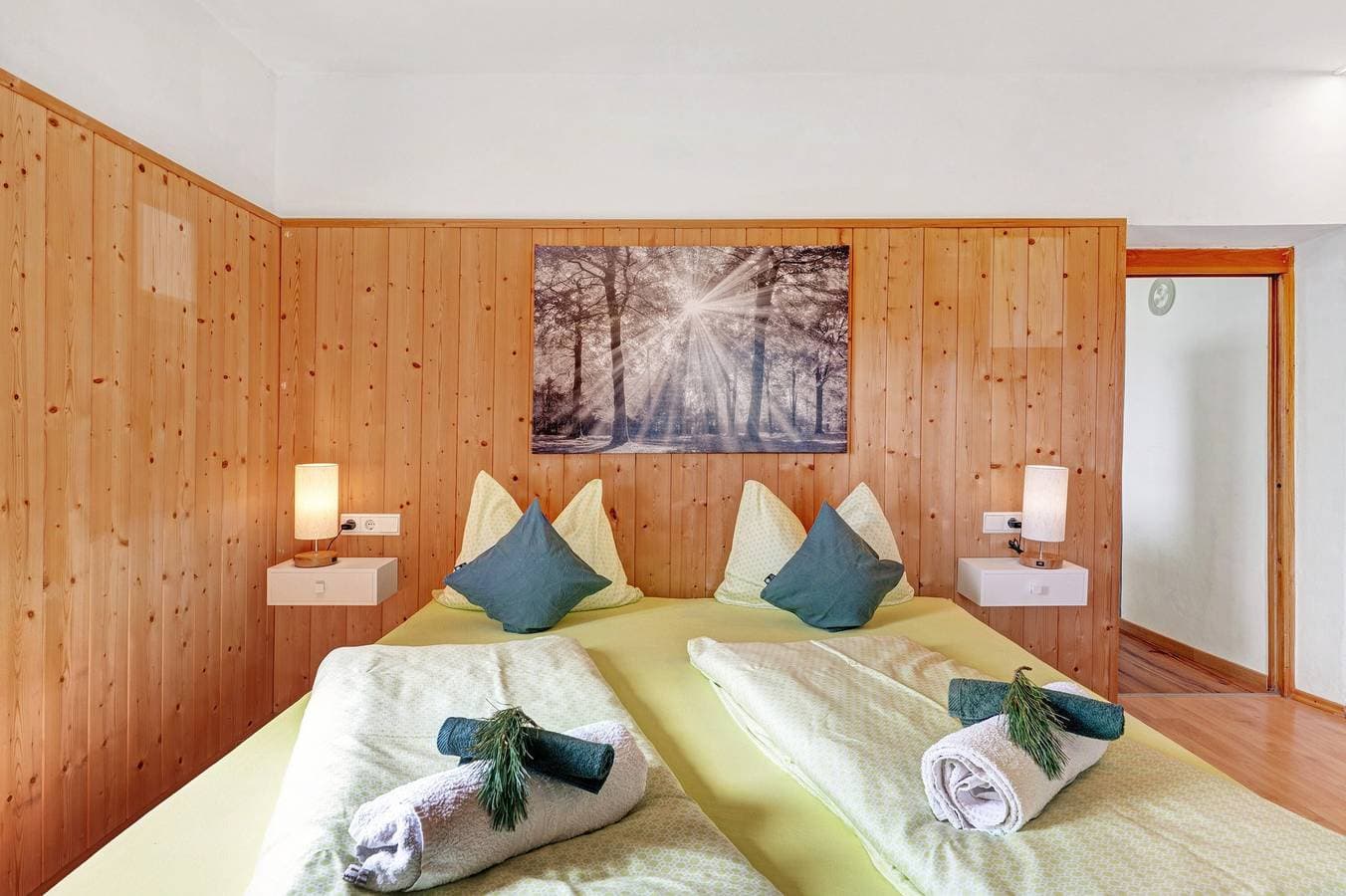 Foto 5 von 37: Ferienwohnung 'Huanzhof Ferienwohnung Lerch' mit Bergblick, privater Terrasse und WLAN