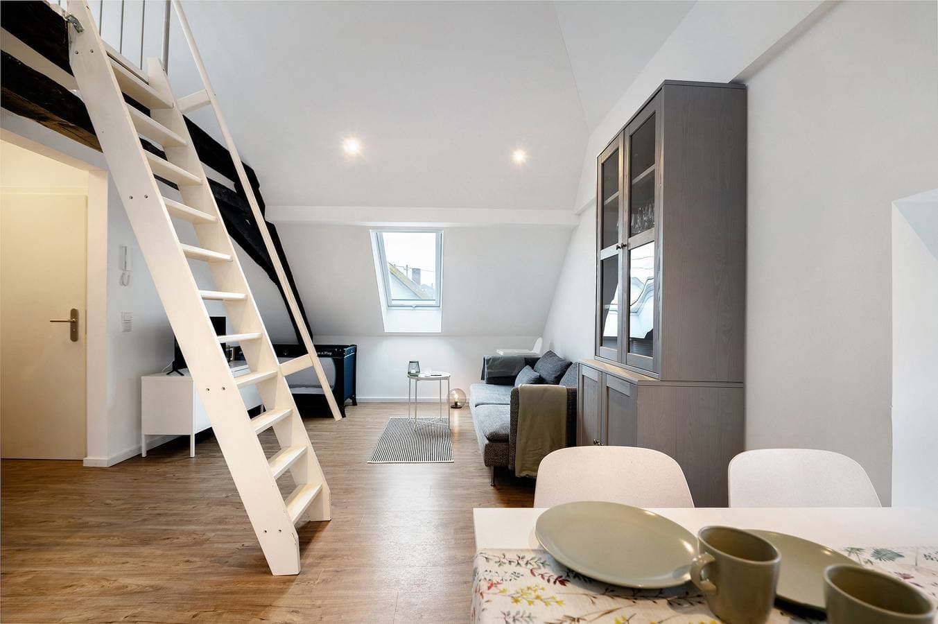 Foto 3 von 15: Ferienwohnung "Adlernest Mit Weinbergblick" mit Bergblick und WLAN