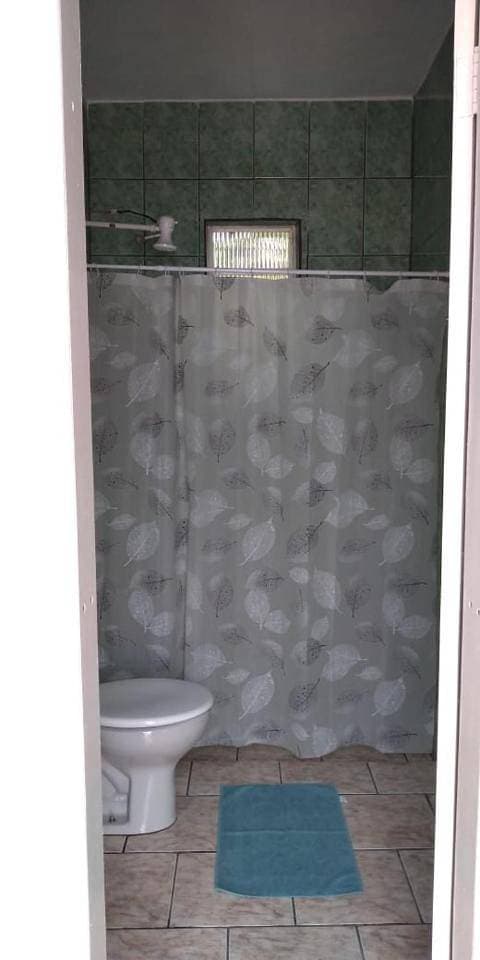 Foto 10 von 17: Double Room with Private Bathroom