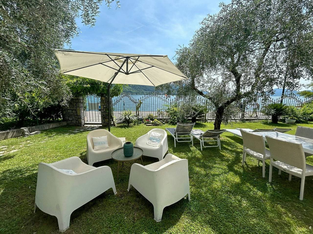 Haus am See mit Garten in Monte Isola 1