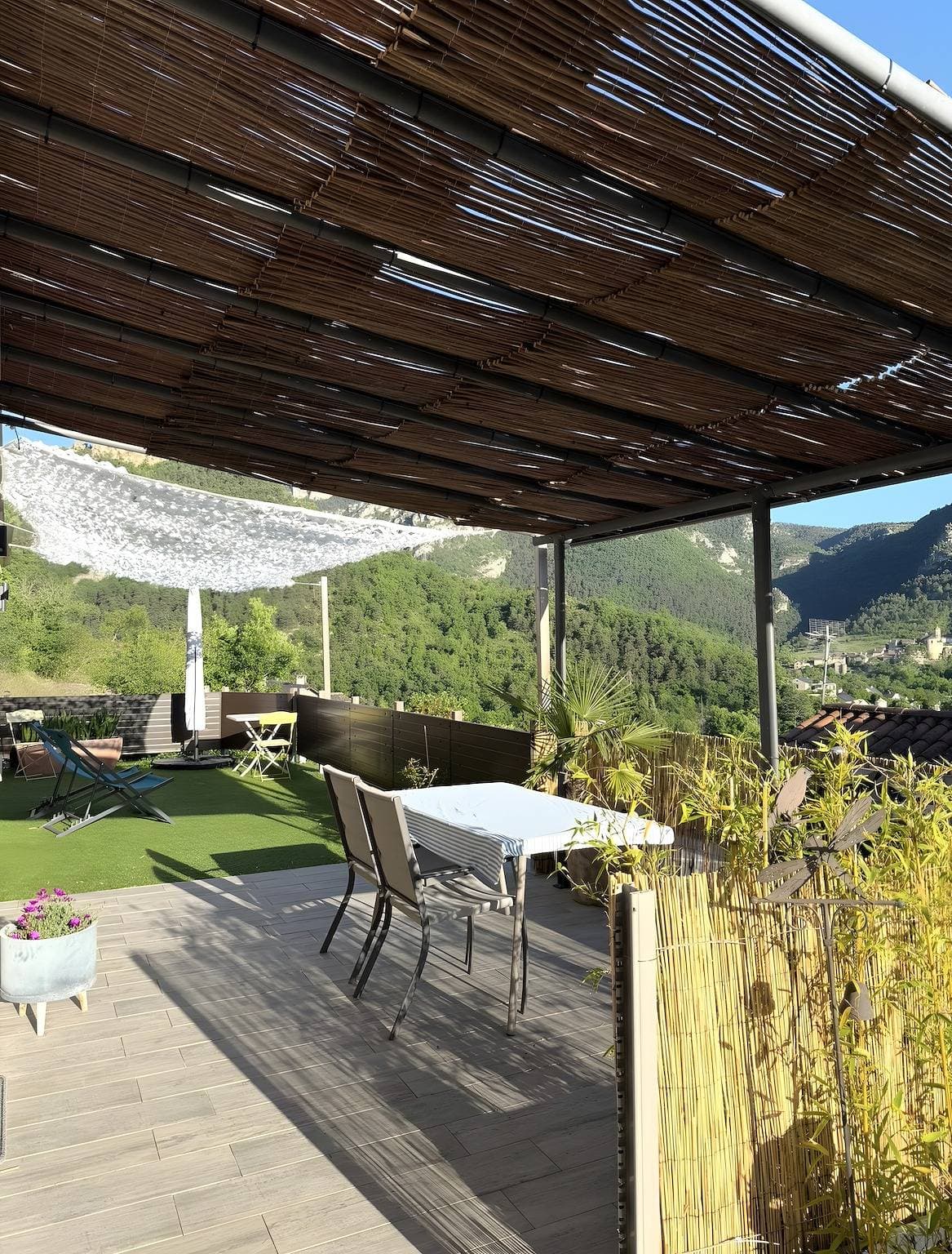 Foto 2 von 17: Apartment 'Porte Des Gorges' mit Bergblick, privater Terrasse und WLAN