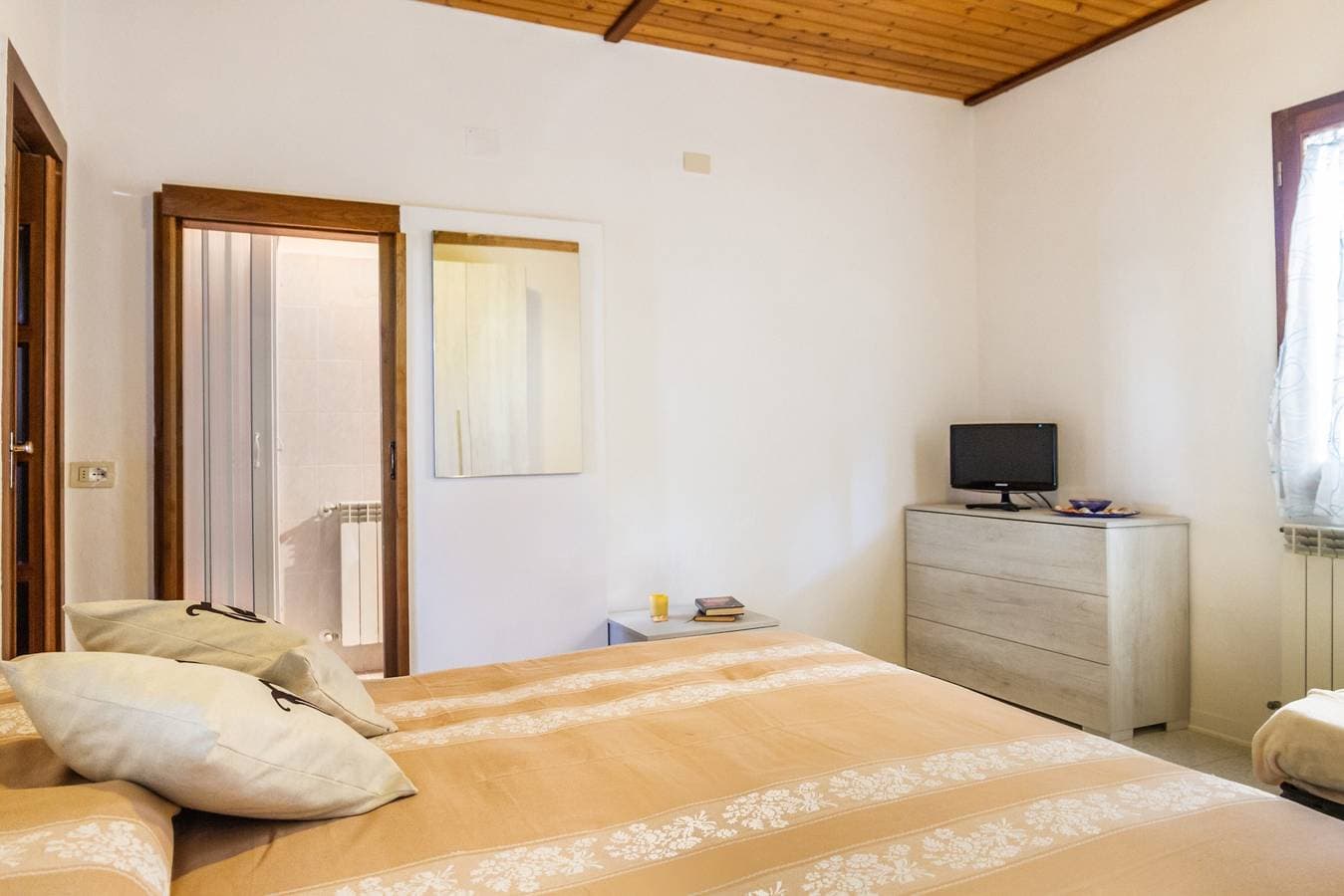 Foto 11 von 21: Ferienwohnung Perla Marina mit Garten und Terrasse